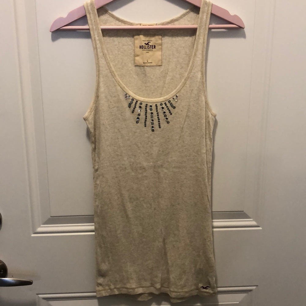 Hollister oatmeal colored longer length tank top